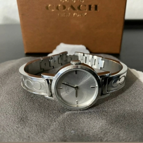 Coach 'Signature Studio' Bangle Watch - Picture 3 of 5